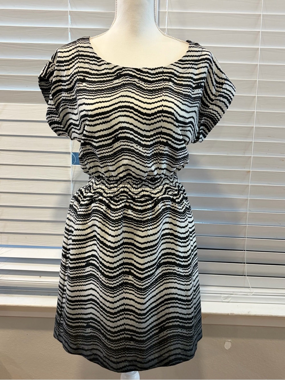 Love 21 Womens Beige/Black Open Back Ombré Dress - Small